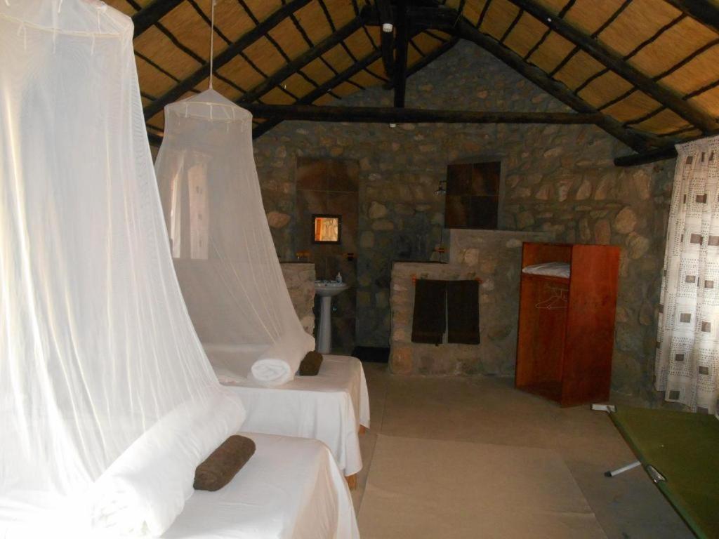 Kapika Waterfall Lodge Epupa Екстер'єр фото